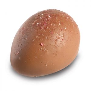 Erdbeer Praline in Eierform der Esther Confiserie