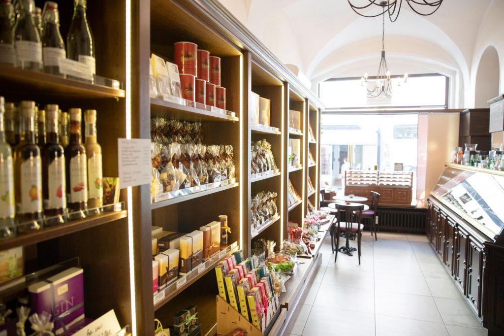 Esther Pralinen und Schokoladen in der Filiale der Chocolate Group in Coburg