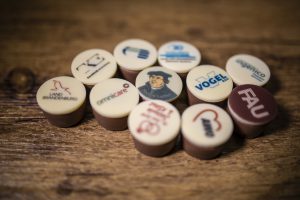 Individuelle Pralinen bedruckt mit Ihrem Motiv oder Firmenlogo der Esther Confiserie aus Kulmbach in Oberfranken